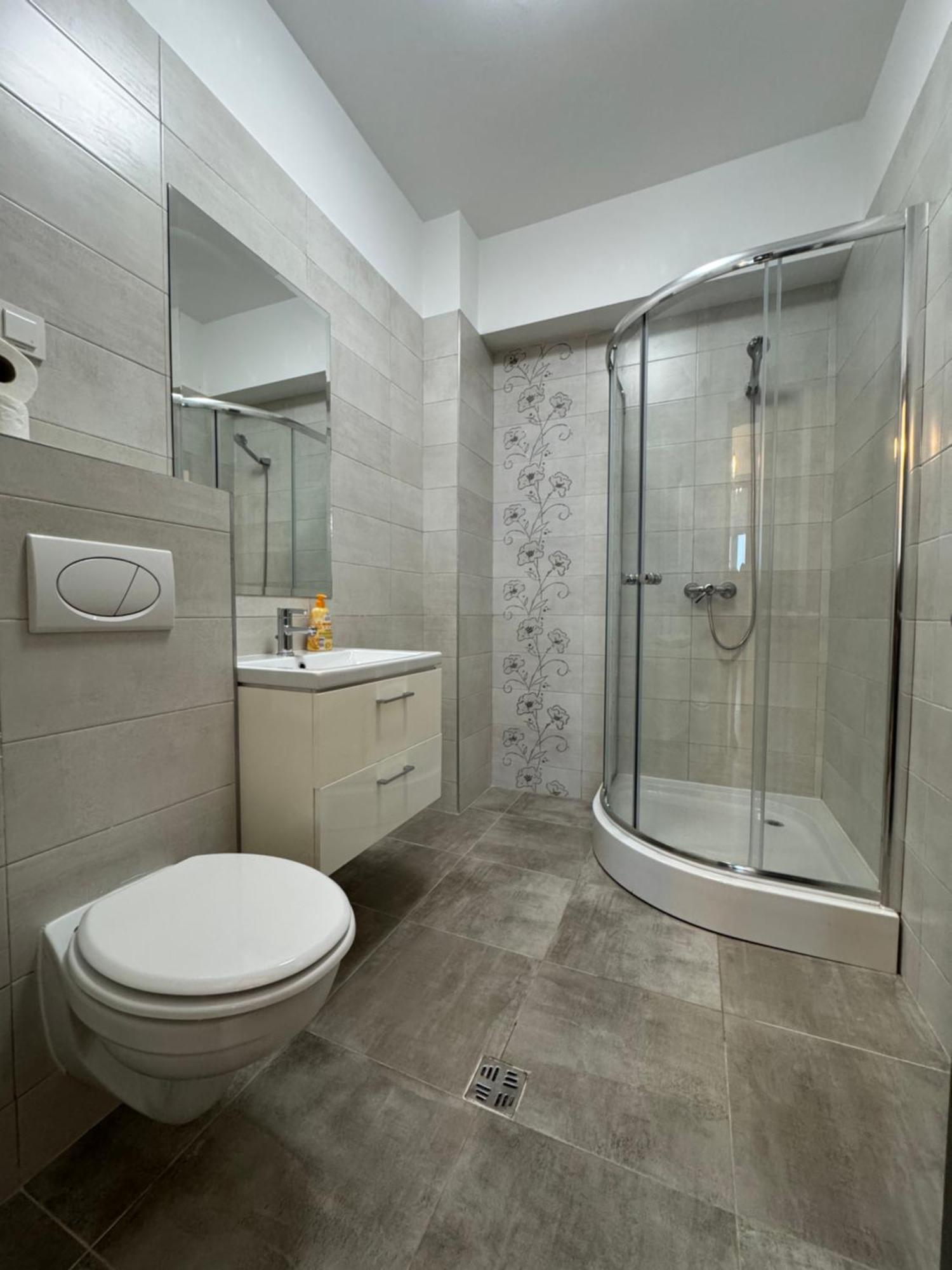 Nice Home For Your Family Iasi Bagian luar foto